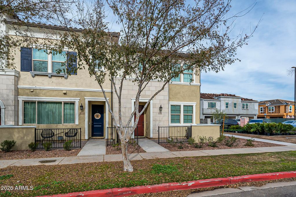 1825 E HAMPTON Lane 111, Gilbert, AZ 85295