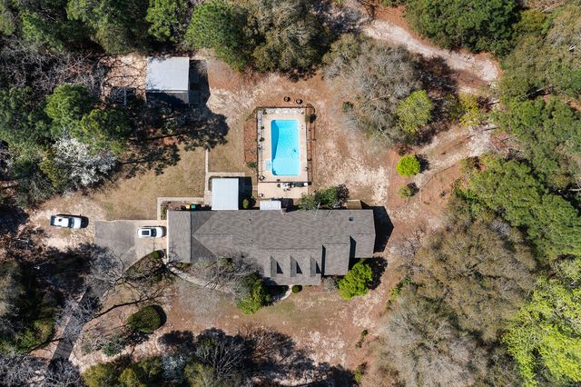 3687 Airport Road, Crestview, FL 32539