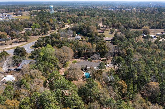 3687 Airport Road, Crestview, FL 32539