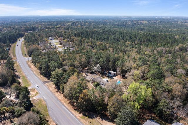 3687 Airport Road, Crestview, FL 32539