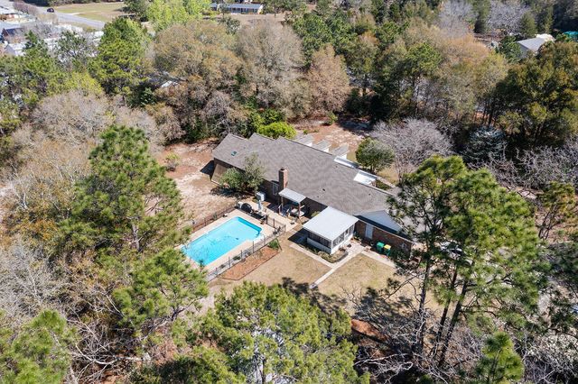 3687 Airport Road, Crestview, FL 32539