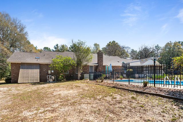 3687 Airport Road, Crestview, FL 32539