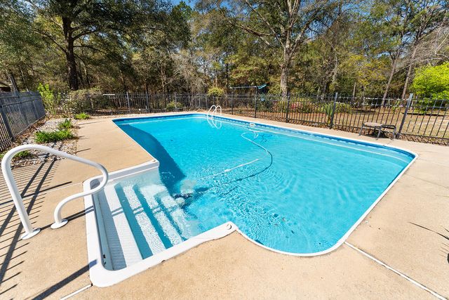 3687 Airport Road, Crestview, FL 32539