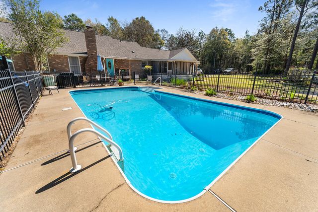 3687 Airport Road, Crestview, FL 32539