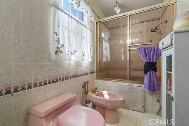 1067 N Wilton, Los Angeles, CA 90038