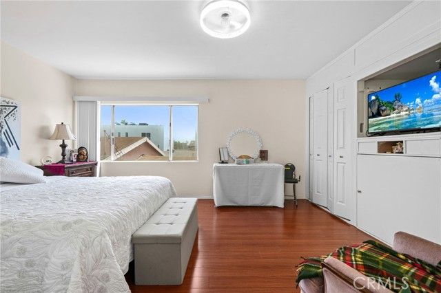 1067 N Wilton, Los Angeles, CA 90038