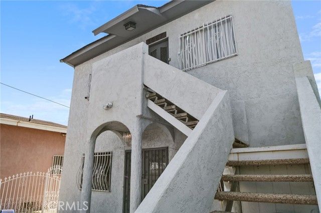 1067 N Wilton, Los Angeles, CA 90038