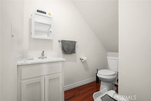 1067 N Wilton, Los Angeles, CA 90038