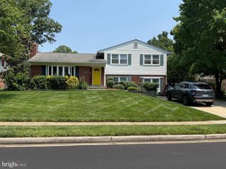 8323 BLOWING ROCK RD, Alexandria, VA 22309