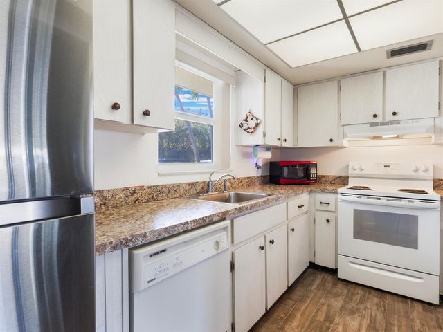 301 Circle Drive S 103, Boynton Beach, FL 33435