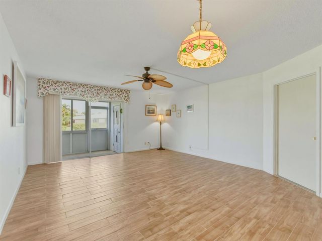 301 Circle Drive S 103, Boynton Beach, FL 33435
