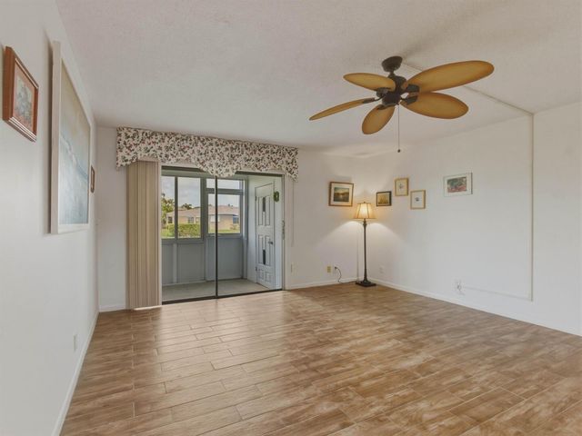 301 Circle Drive S 103, Boynton Beach, FL 33435