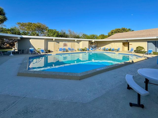 301 Circle Drive S 103, Boynton Beach, FL 33435
