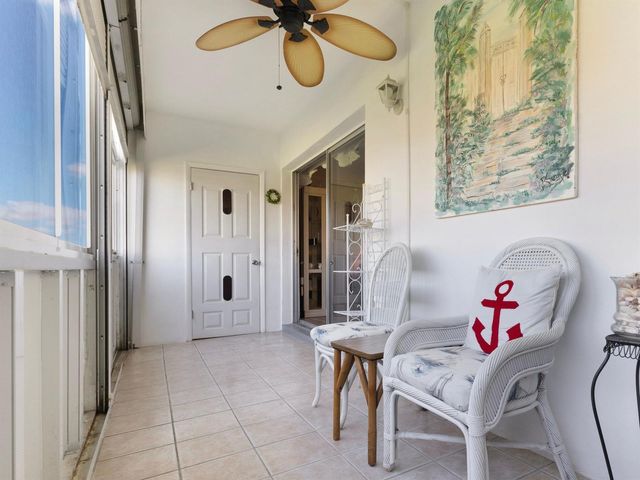 301 Circle Drive S 103, Boynton Beach, FL 33435