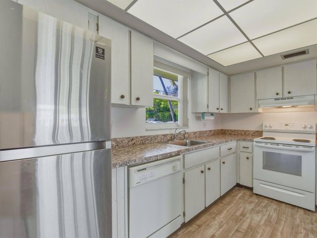 301 Circle Drive S 103, Boynton Beach, FL 33435