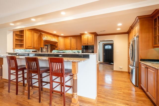 6759 W 91st Street, Oak Lawn, IL 60453