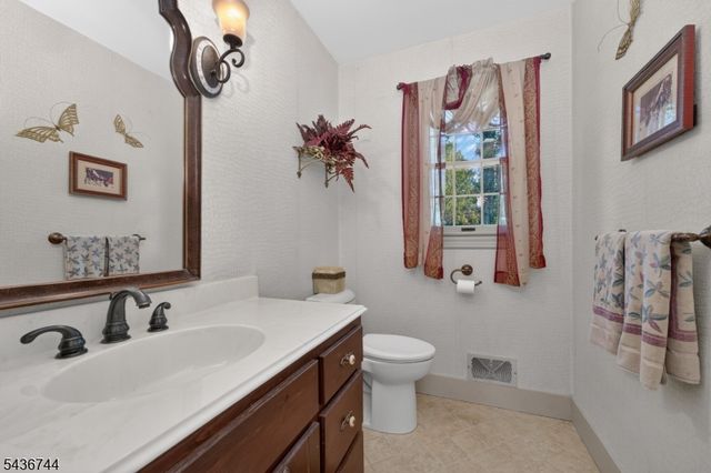 11 Doe Run, Franklin Twp., NJ 08867