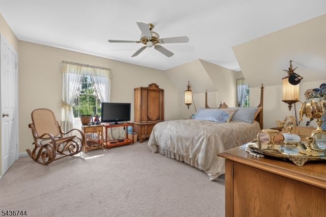 11 Doe Run, Franklin Twp., NJ 08867
