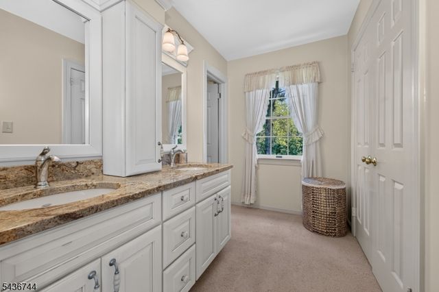 11 Doe Run, Franklin Twp., NJ 08867