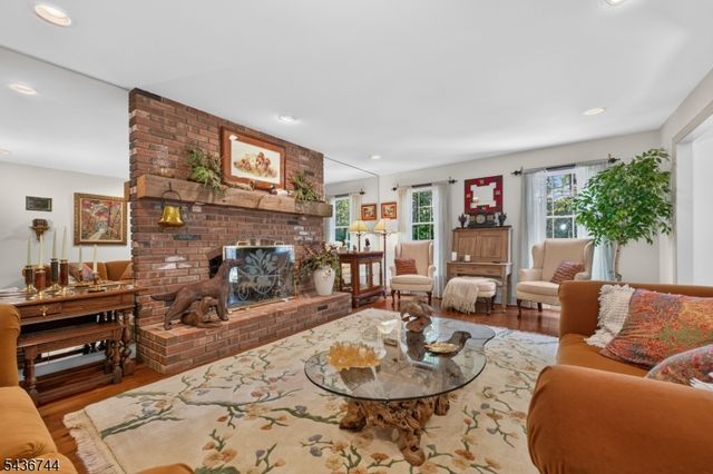 11 Doe Run, Franklin Twp., NJ 08867