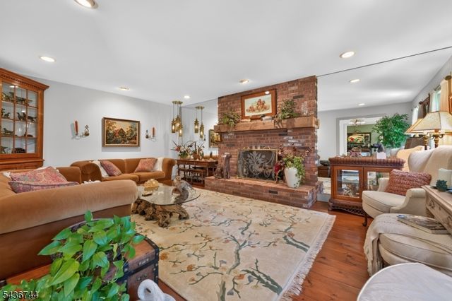 11 Doe Run, Franklin Twp., NJ 08867