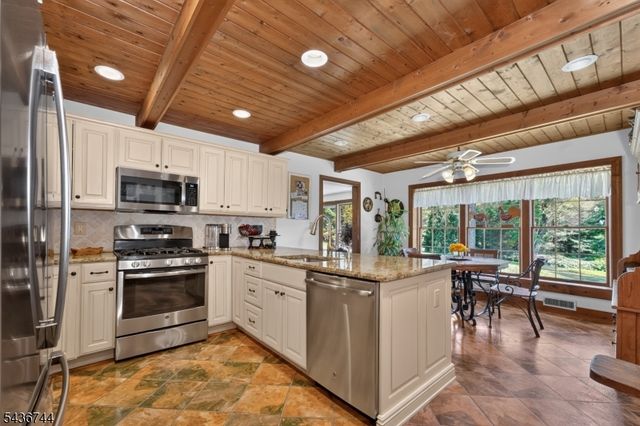 11 Doe Run, Franklin Twp., NJ 08867