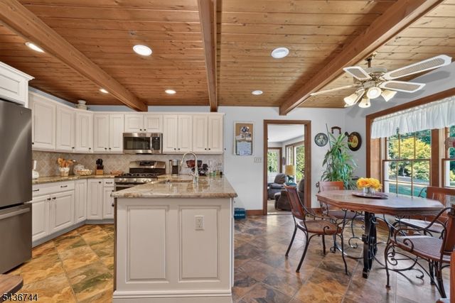11 Doe Run, Franklin Twp., NJ 08867