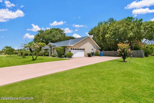 721 Hyannie Street NE, Palm Bay, FL 32907