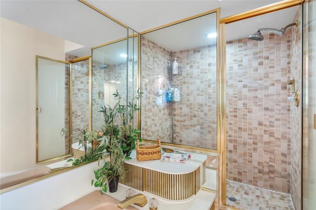 1511 KYLE COURT, Valrico, FL 33596