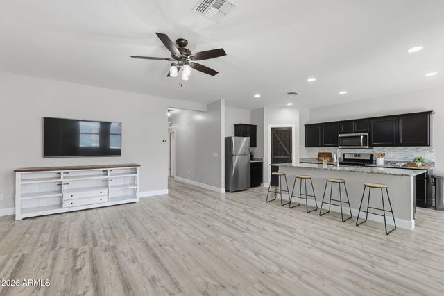 4547 W Foldwing Drive, San Tan Valley, AZ 85144