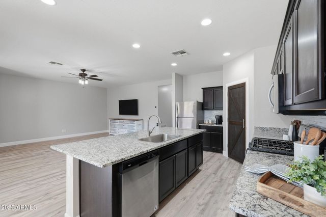 4547 W Foldwing Drive, San Tan Valley, AZ 85144