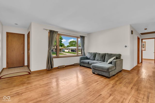 1027 E Logan Street, Brownsburg, IN 46112