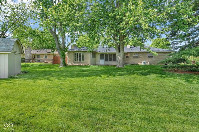 1027 E Logan Street, Brownsburg, IN 46112