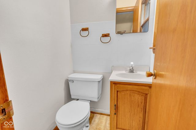1027 E Logan Street, Brownsburg, IN 46112