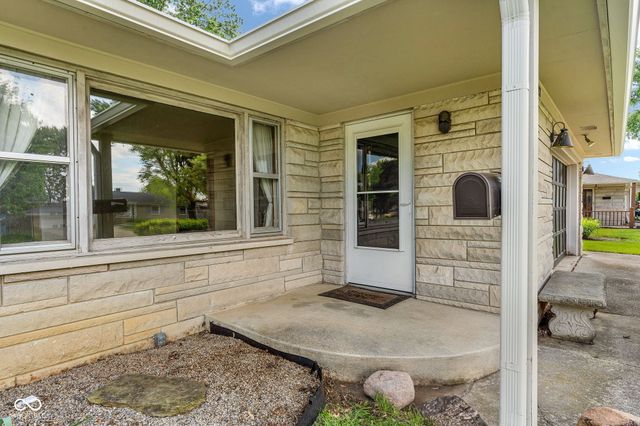 1027 E Logan Street, Brownsburg, IN 46112