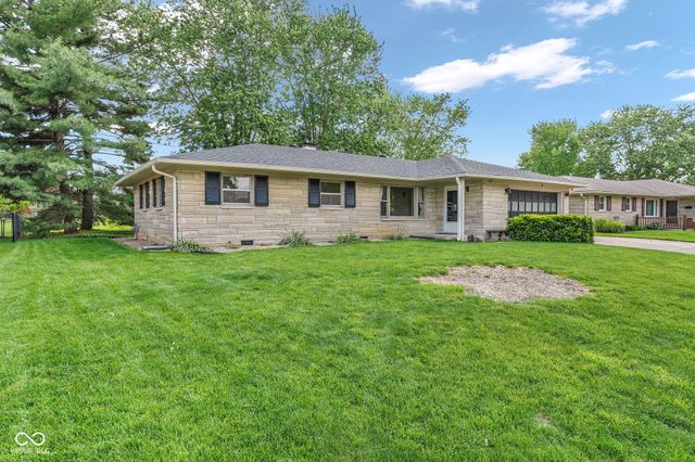 1027 E Logan Street, Brownsburg, IN 46112