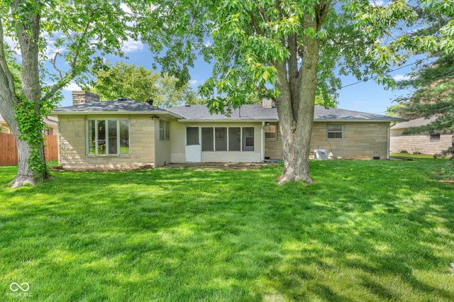 1027 E Logan Street, Brownsburg, IN 46112