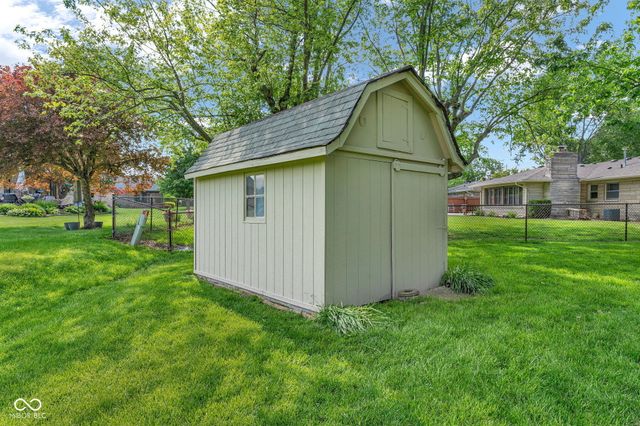 1027 E Logan Street, Brownsburg, IN 46112