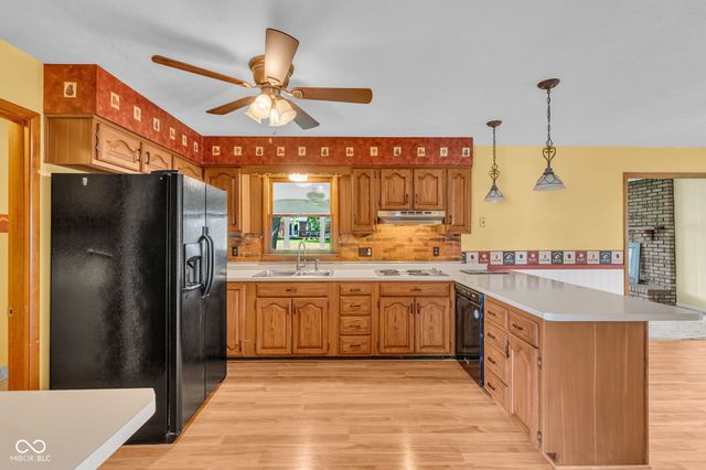 1027 E Logan Street, Brownsburg, IN 46112