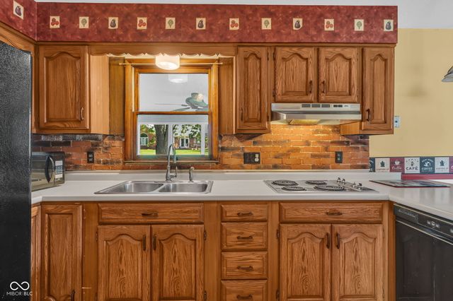 1027 E Logan Street, Brownsburg, IN 46112