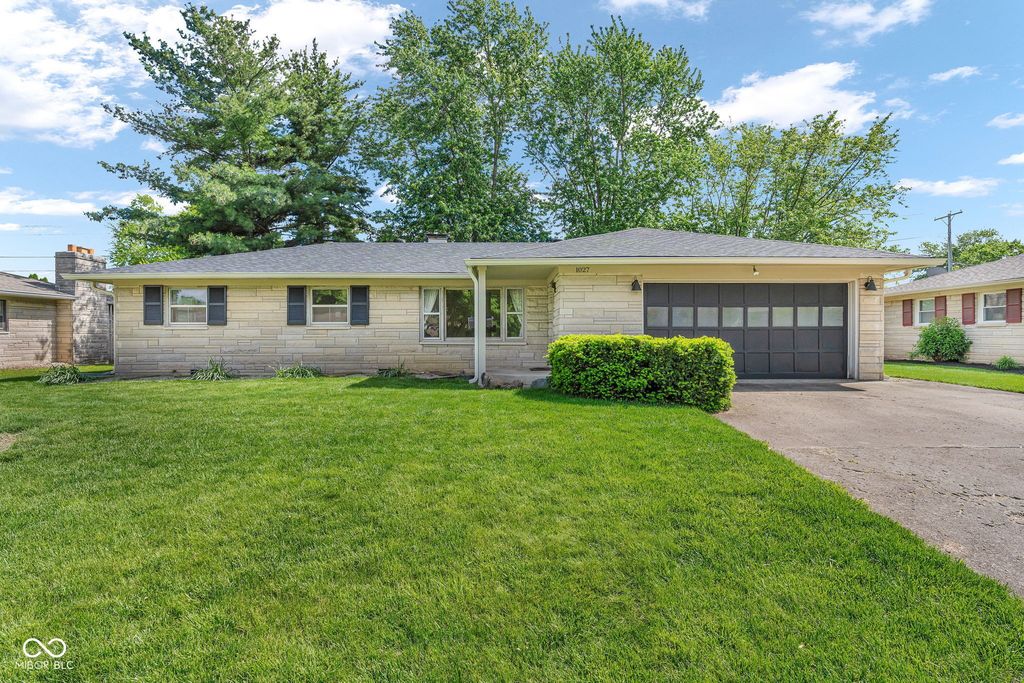 1027 E Logan Street, Brownsburg, IN 46112