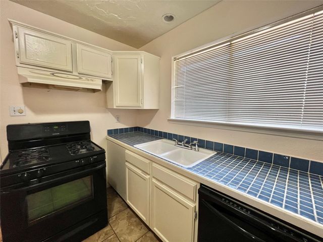 12614 Hunting Briar Drive, Houston, TX 77099