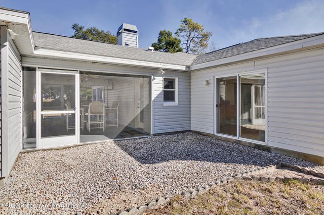 7095 Blackbird Avenue, Weeki Wachee, FL 34613