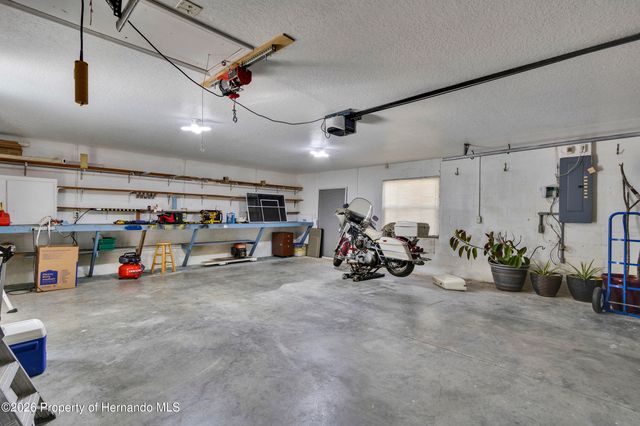 7095 Blackbird Avenue, Weeki Wachee, FL 34613