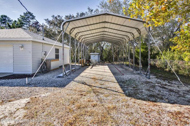 7095 Blackbird Avenue, Weeki Wachee, FL 34613