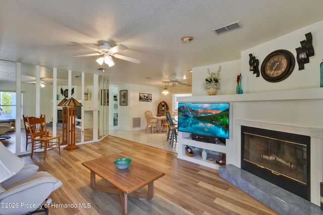 7095 Blackbird Avenue, Weeki Wachee, FL 34613