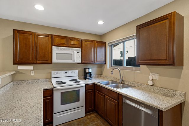 1127 W GROVERS Avenue, Phoenix, AZ 85023