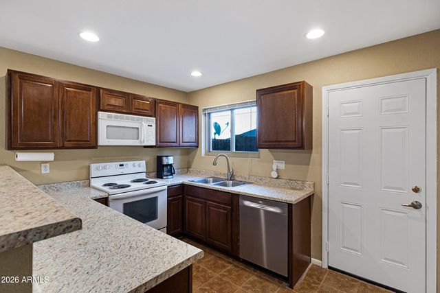 1127 W GROVERS Avenue, Phoenix, AZ 85023