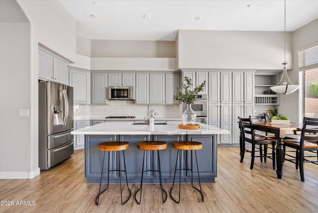 549 E MOUNTAIN SAGE Drive, Phoenix, AZ 85048