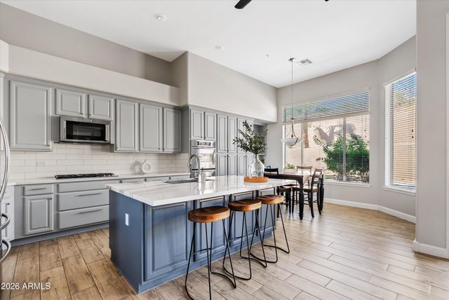 549 E MOUNTAIN SAGE Drive, Phoenix, AZ 85048